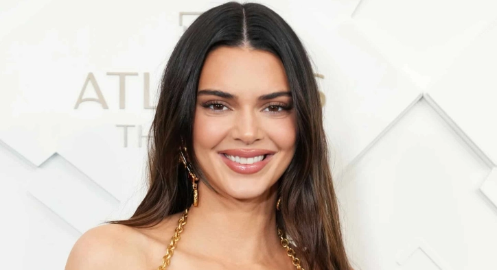Kendall Jenner Teeth Veneers Before and After
