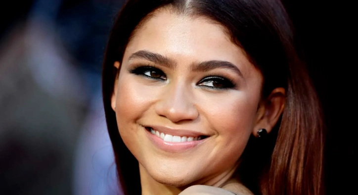 Zendaya Teeth: Veneers & Dental Transformation
